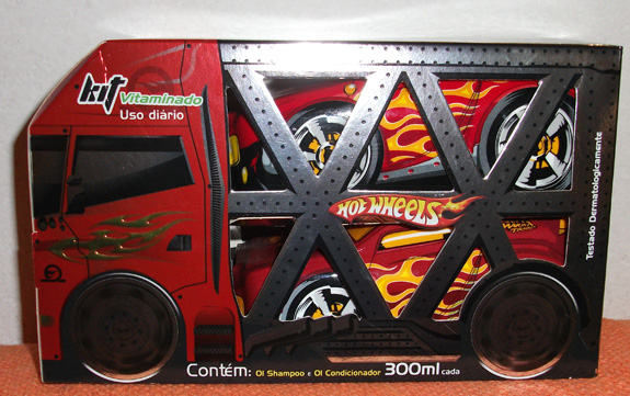 Kit para presente apresenta produtos Hot Wheels em carreta 