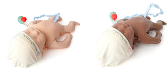 Bonecos criados para simular procedimentos em bebês recém-nascidos podem ser vistos na mostra do MCB