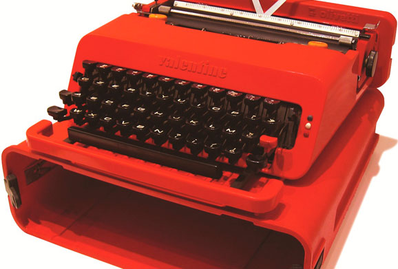 ETTORE-SOTTSASS_Valentine_1969_Máquina-para-escrever-portátil,-metal-e-plástico_11,4x34,4x35,1cm